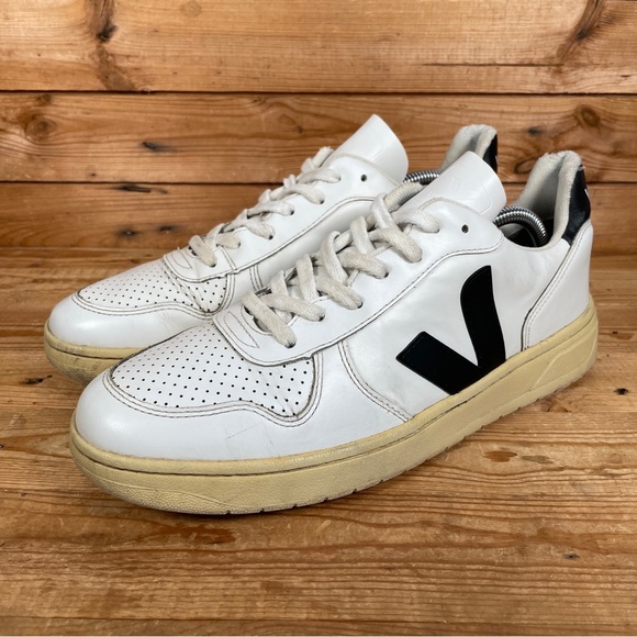 VEJA V 10 Trainers Size UK 9 Mens White Black Leather Lace Up Casual Low Shoes - Picture 3 of 13